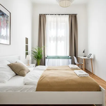 Sunny Colors Lägenhet Budapest